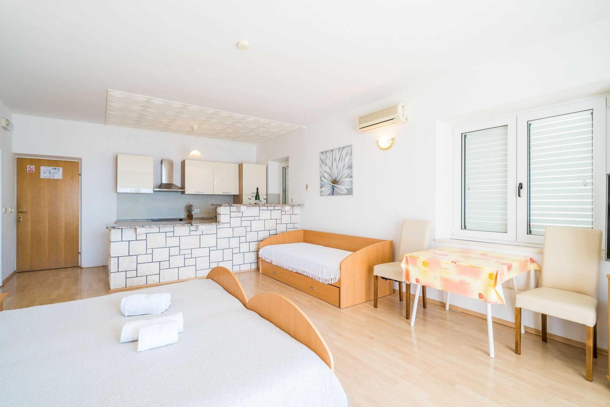 Apartment Marnic *